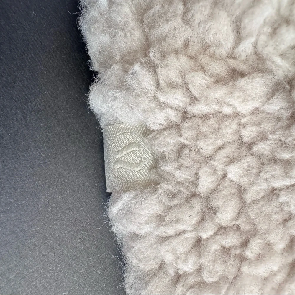 Lululemon Athletica Beige Sherpa Bucket Hat - Picture 5 of 6